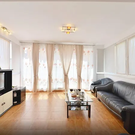 아파트 Apartment House Split