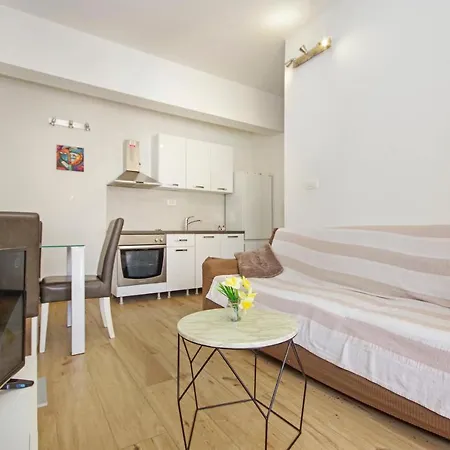 아파트 Apartment House Split *