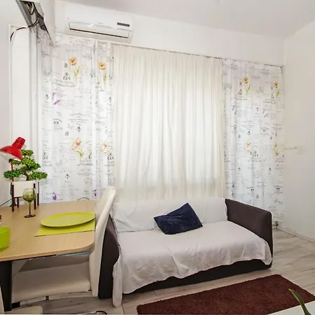 Apartment House Split 아파트
