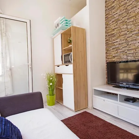 Apartment House Split 아파트