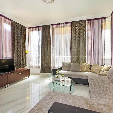 Apartment House Split 아파트 *